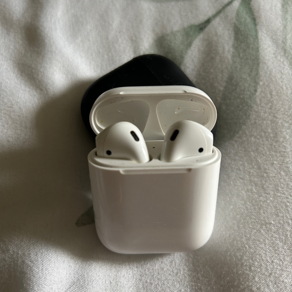 Apple AirPods 2nd Generation